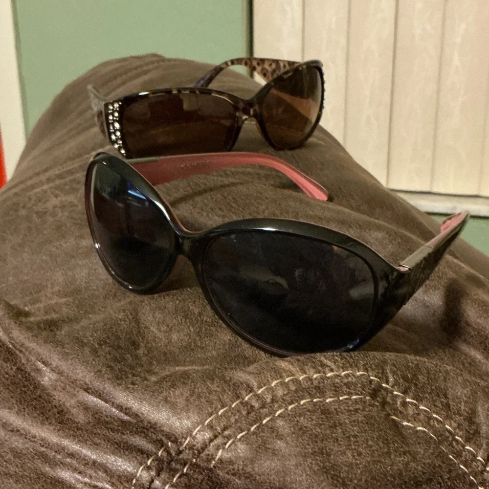 Stylish Black Sunglasses - Picture 1 of 4